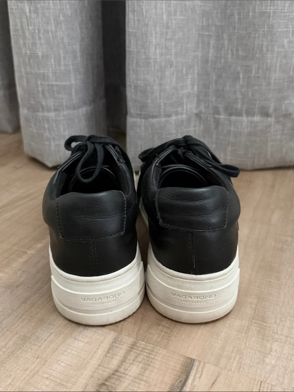 Vagabond minimal black